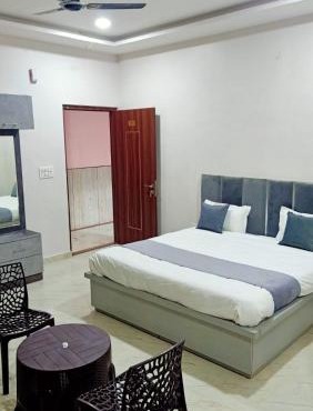 FIVE STAR HOTEl