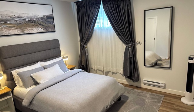 Five‑Star Inspired Private Suite- Downtown Access