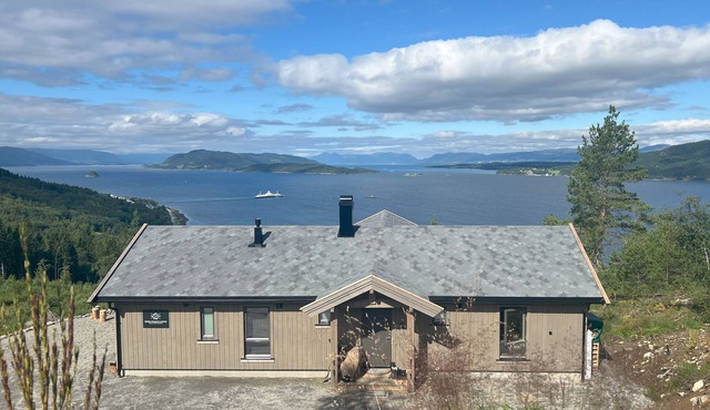 Fjord Holiday Lodge with a breathtaking panorama