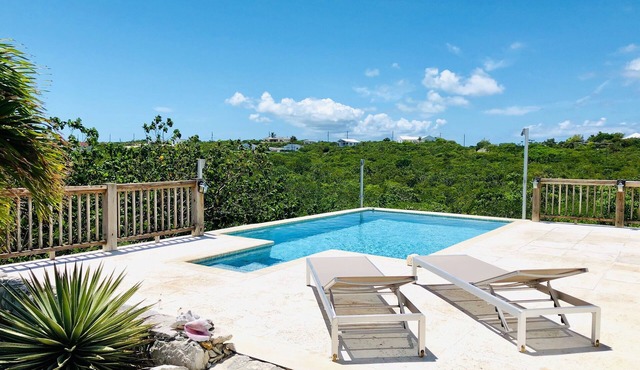 Flame Tree Cottage. Private home with pool and ocean view. 1/2 mile to beach