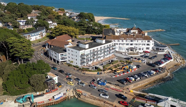 FLAT 17 GOLDEN GATES, family friendly in Sandbanks