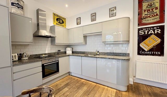 Flat 2, Waterloo Apartments