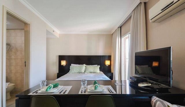Flat 20 min from Allianz with Pool and Free Garage