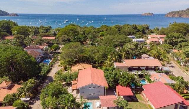 Flat 4 · ★ Flat 4 - Modern 2 BR 2 Bath - 300m from beach ★