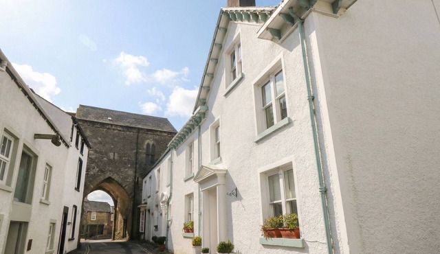 FLAT 4 TOWER HOUSE, pet friendly in Cartmel
