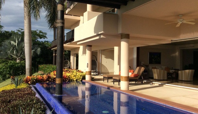 Flat 501 Luxury Condo, Premier Golf Membership, Private Pool & Golf Cart