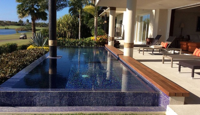 Flat 701 Luxury Condo, Premier Golf Membership, Private Pool & Golf Cart