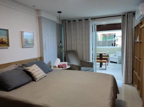 Flat a poucos passos da praia e terraço privativo!