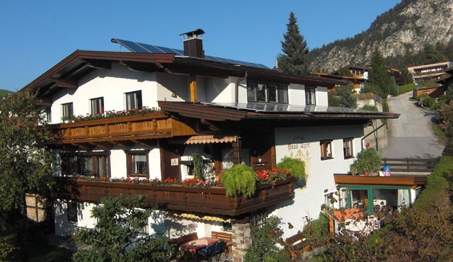 Flat "Ager am See" with a view of the water