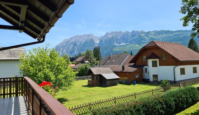 Flat Alpenroos in Bad Mitterndorf with sunny balcony