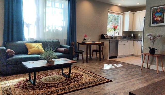 Flat at the Cork Oak · Sunny, central, quiet flat + yard