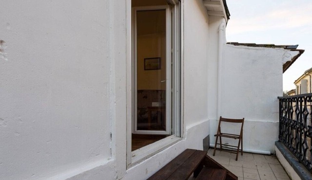 Flat & balcony center Blaye