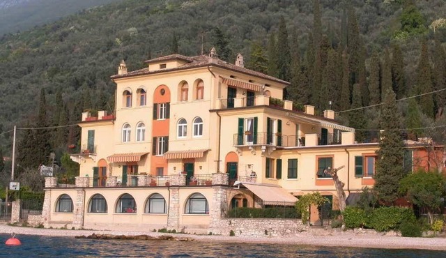 flat 'Casa Cedraia' with water view