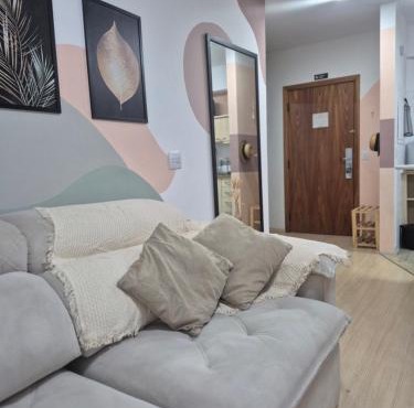 Flat completo e bem localizado em Alphaville com garagem e Alexa