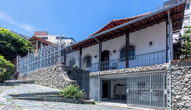 Flat funcional, com Wi-Fi e ótima localização