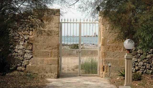 Flat in Apulia with Veranda and Garden at the Sea