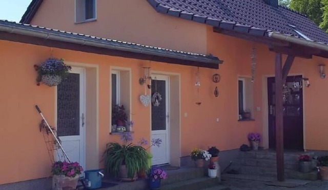 Flat in Buchenhain with large garden