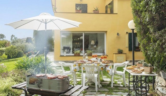 Flat in villa with garden | Ap29