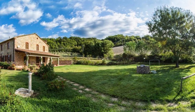 Flat with garden, barbecue and terrace