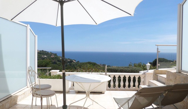 flat next to a new house-beautiful view over the sea-air conditioned
