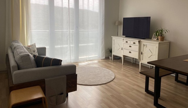 Flat w Pool and Security, 10 min to Rings Mall