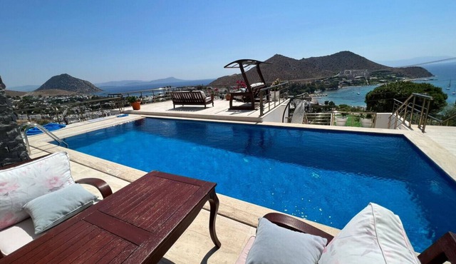 Flat w Private Pool 5 Min to Beach in Akyarlar