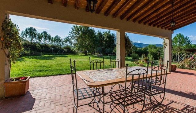 Flat with garden, barbecue and terrace