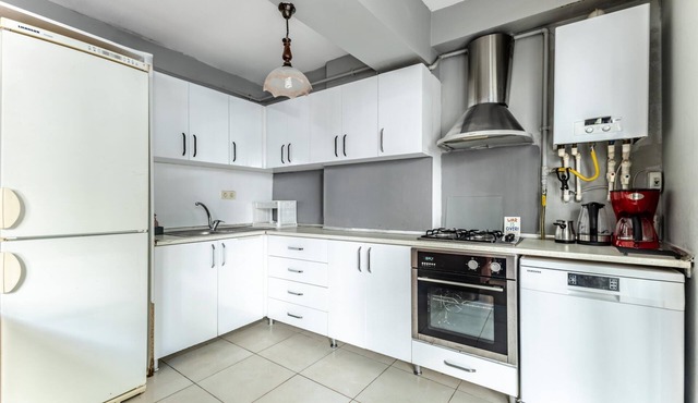 Flat with Backyard 6 min to Bostanci Show Center