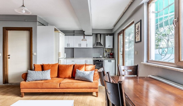 Flat with Backyard 6 min to Bostanci Show Center