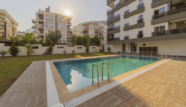 Flat with Balcony and Shared Pool 6 min to Beach