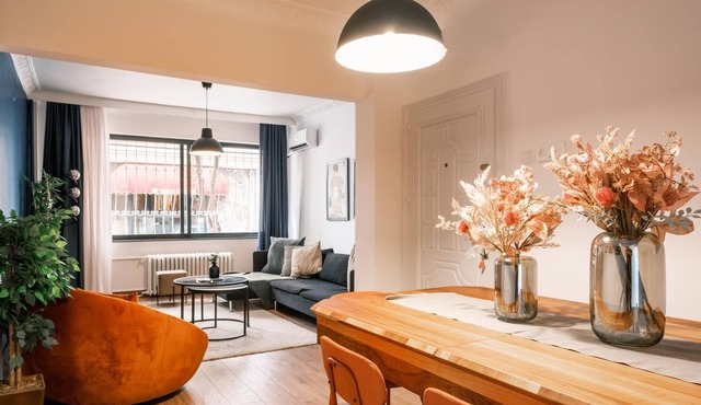 Flat with Closed Balcony 5 min to Citys Nisantasi