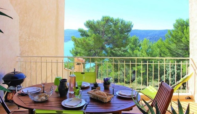 Flat with lake view