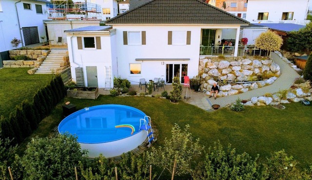 Flat with large garden terrace and view