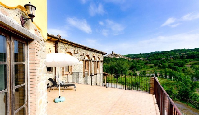 Flat with panoramic terrace on Monte Amiata