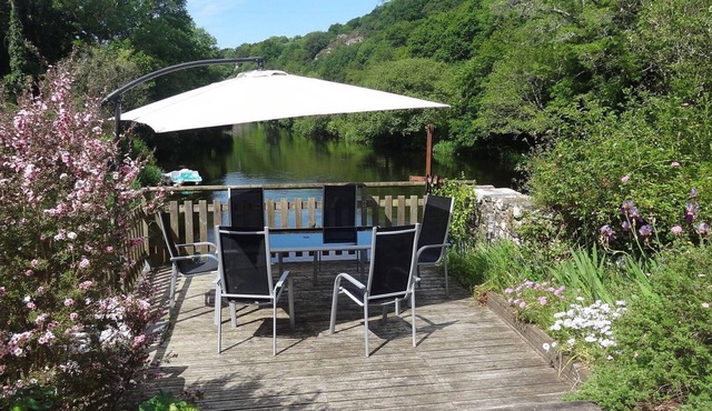 Flat with private terrace overlooking the river