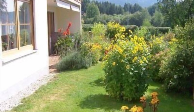 Flat with terrace, garden and barbecue