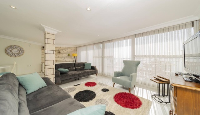 Flat with Terrace next to Konyaalti Beach