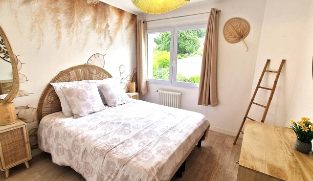flat with two bedrooms, walking distance from the beach with parking and balcony
