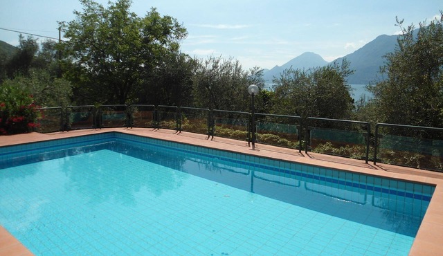 Flat within walking distance of lake and beach