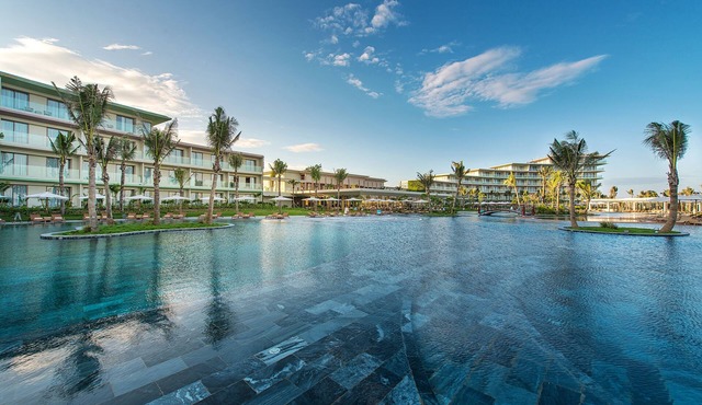 FLC Luxury Hotel Samson