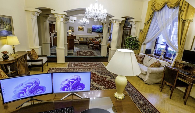 Fleur De Lis Hotel