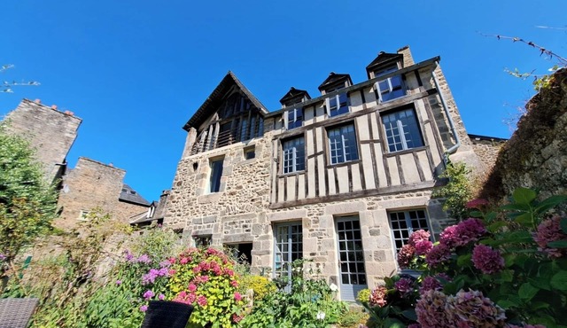 Fleur de Lys (2 Bedrooms, Sleeps 4)