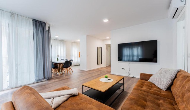 Flex SelfCheckIns 100 - Zagreb - 2 Bedrooms - Parking - Loggia