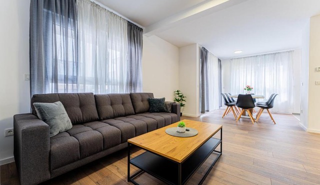 Flex SelfCheckIns 98 - Zagreb - 2 Bedrooms - Parking - Loggia