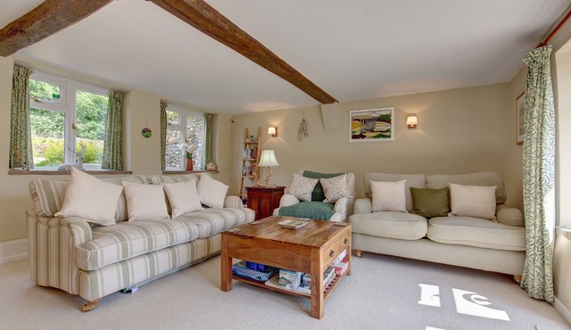 Flint Cottage - a self catering cottage that sleeps 4 adults and 2 children (under 13) in 3 bedroo