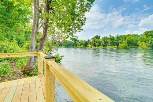 Flippin Home w/Deck & Grill: Steps to White River