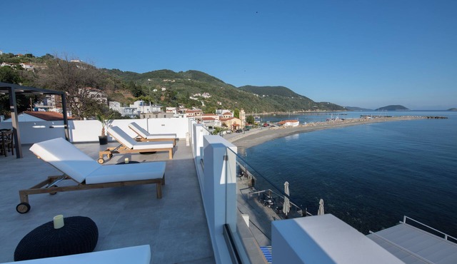 Flisvos Beachfront Apartments