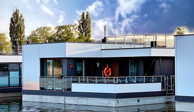 Floating Hideaway- Coco de Mer