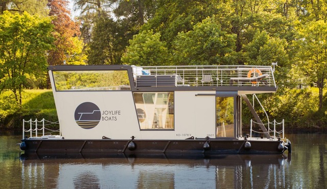 Floating Home-Hausboot in Mettlach Hafen by Interhome