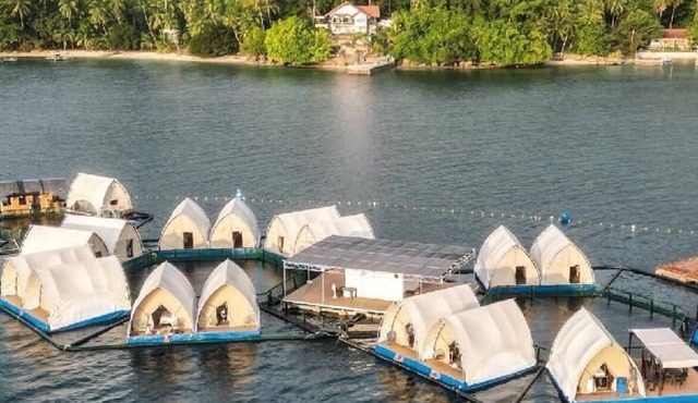 Floating Home in Reef Resort Unit 5
